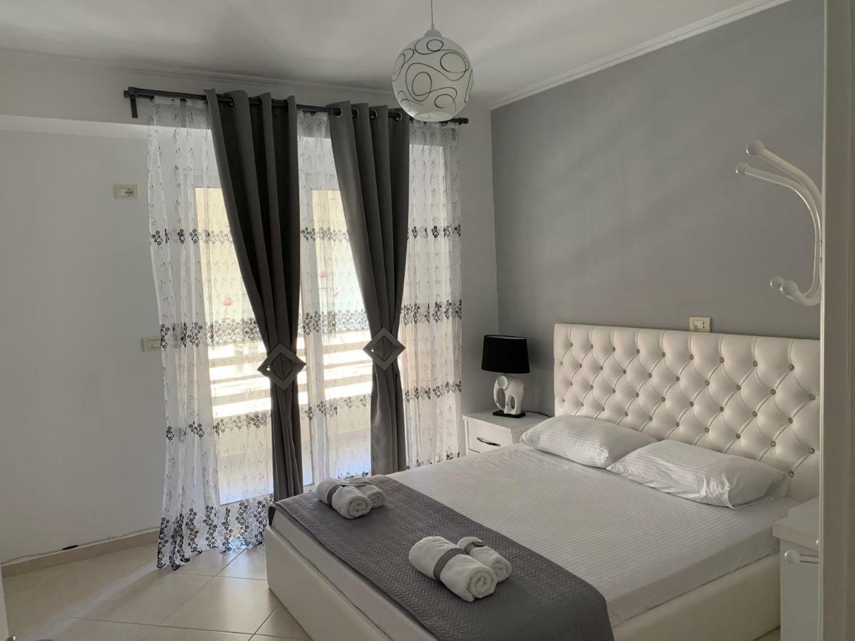 Marinela Apartment Sarandë Exteriör bild